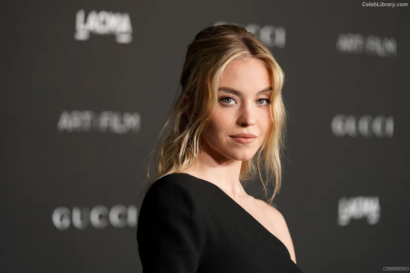 Sydney Sweeney photo 19 of 12007