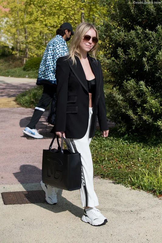 Sydney Sweeney photo 10 of 12007