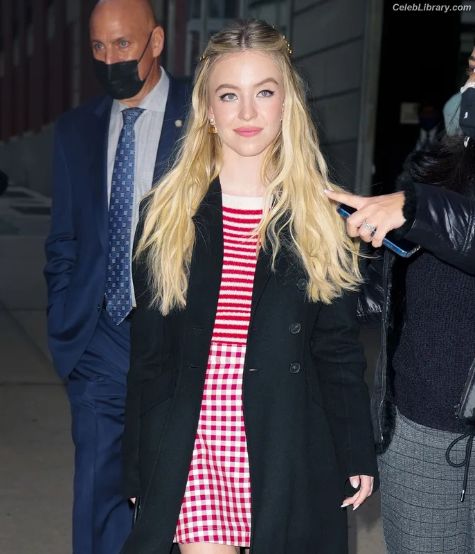 Sydney Sweeney photo 20 of 12007