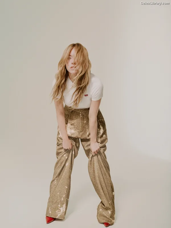 Sydney Sweeney photo 24 of 12007