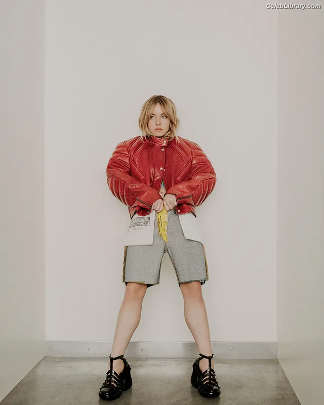 Sydney Sweeney photo 2 of 12007