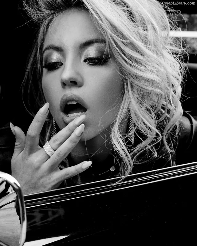 Sydney Sweeney photo 4 of 12007