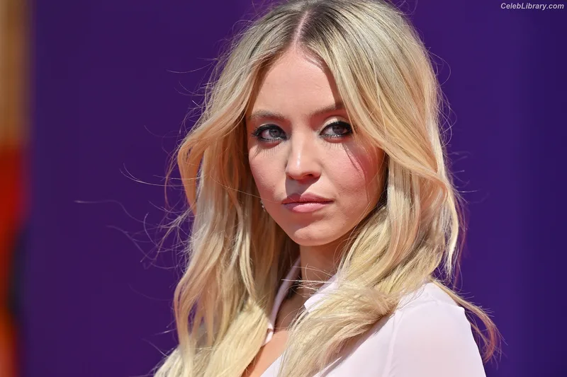 Sydney Sweeney photo 1 of 12007