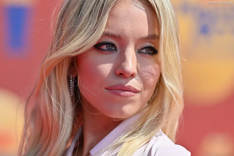 Sydney Sweeney photo 3 of 12007