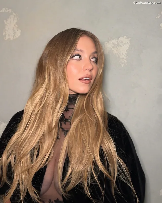 Sydney Sweeney photo 15 of 12007
