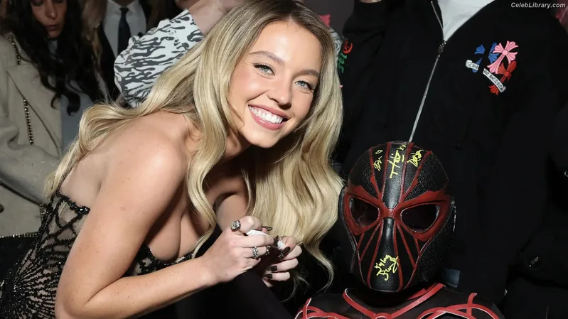 Sydney Sweeney photo 3 of 12007