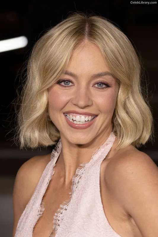 Sydney Sweeney photo 15 of 12007