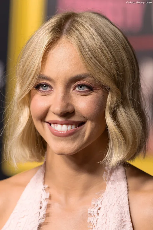 Sydney Sweeney photo 1 of 12007
