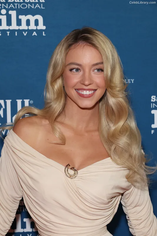 Sydney Sweeney photo 5 of 12007
