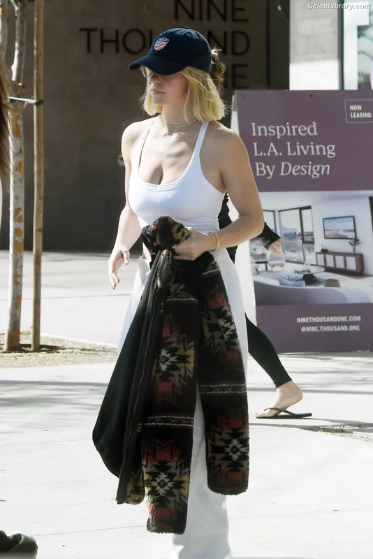 Sydney Sweeney photo 12 of 12007