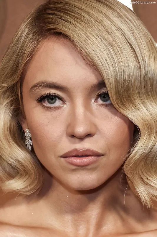 Sydney Sweeney photo 14 of 12007