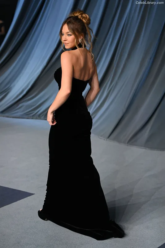 Sydney Sweeney photo 8 of 12007
