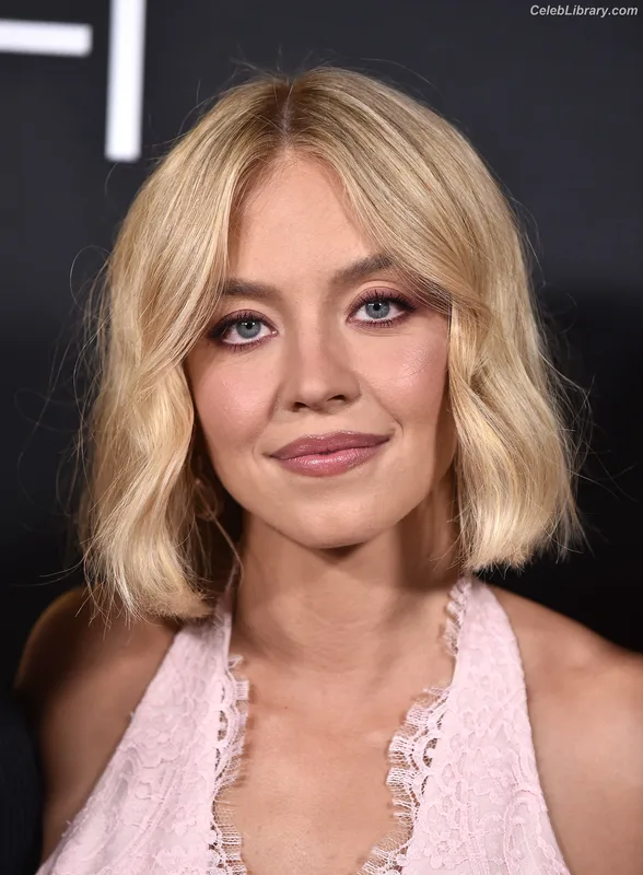 Sydney Sweeney photo 7 of 12007