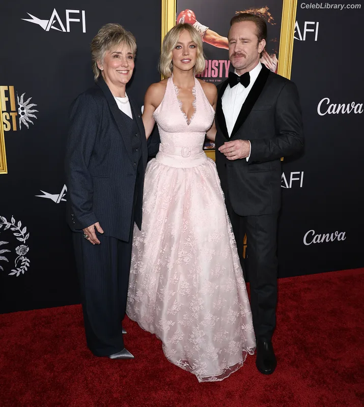 Sydney Sweeney photo 14 of 12007