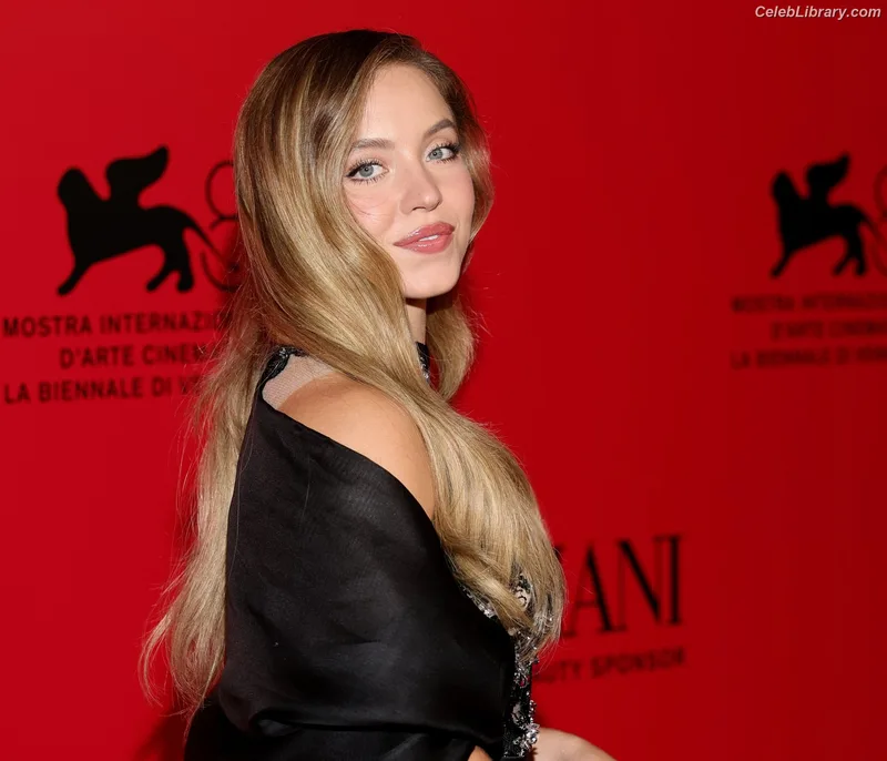 Sydney Sweeney photo 1 of 12007