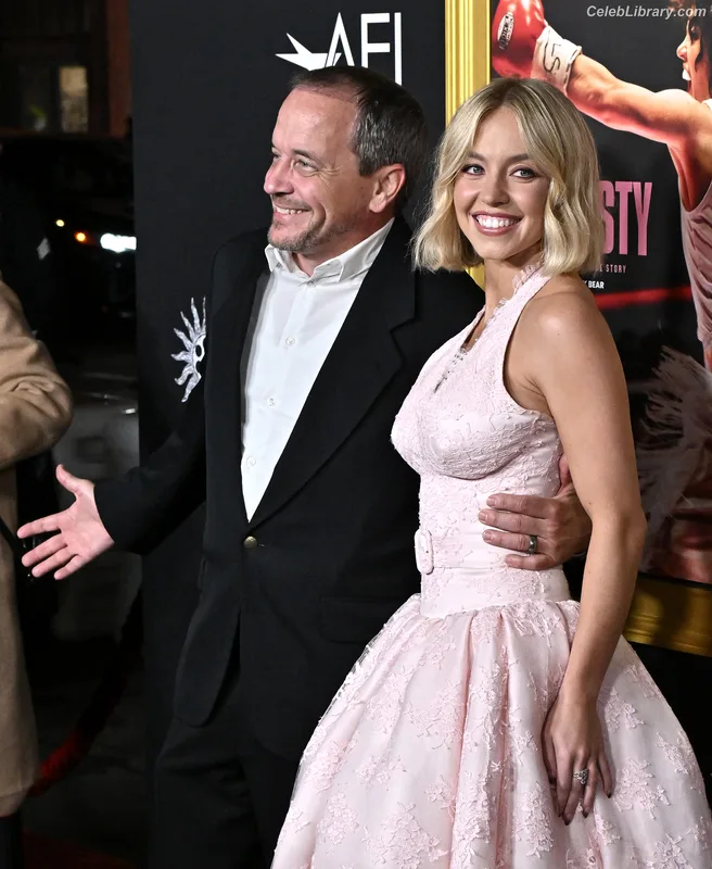 Sydney Sweeney photo 24 of 12007