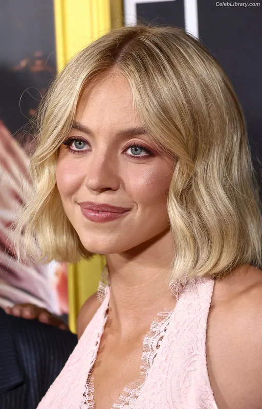 Sydney Sweeney photo 24 of 12007