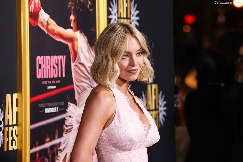 Sydney Sweeney photo 2 of 12007