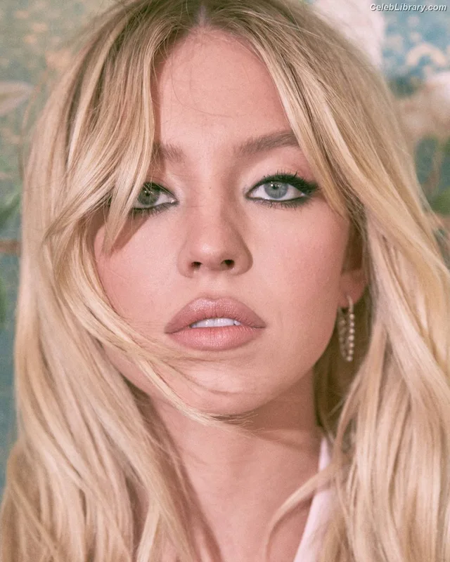 Sydney Sweeney photo 24 of 12007