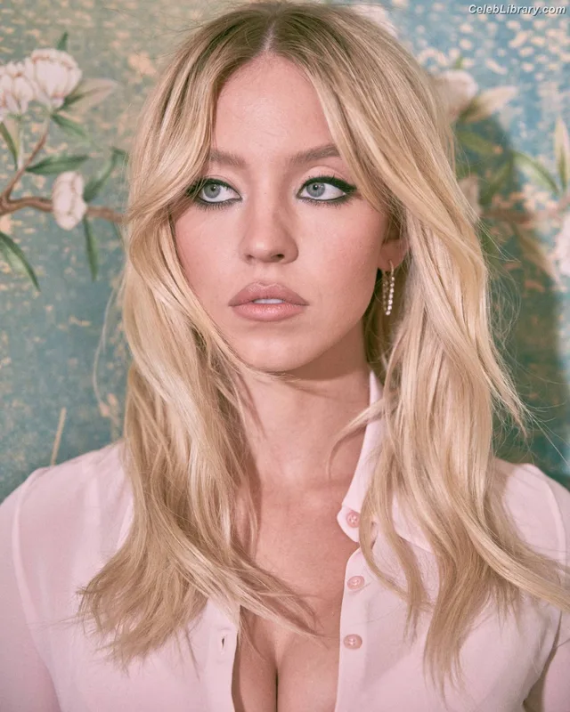 Sydney Sweeney photo 8 of 12007
