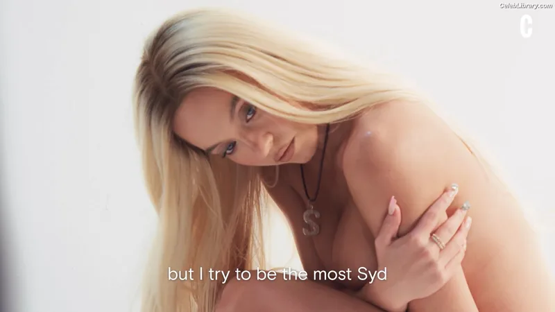 Sydney Sweeney photo 24 of 12007