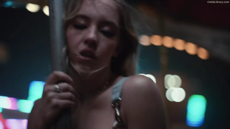Sydney Sweeney photo 4 of 12007