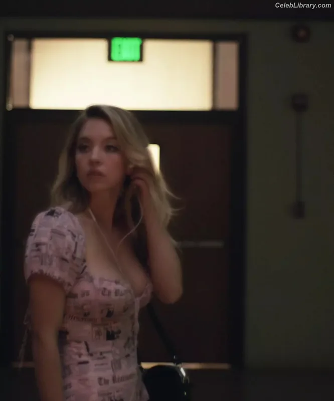 Sydney Sweeney photo 9 of 12007