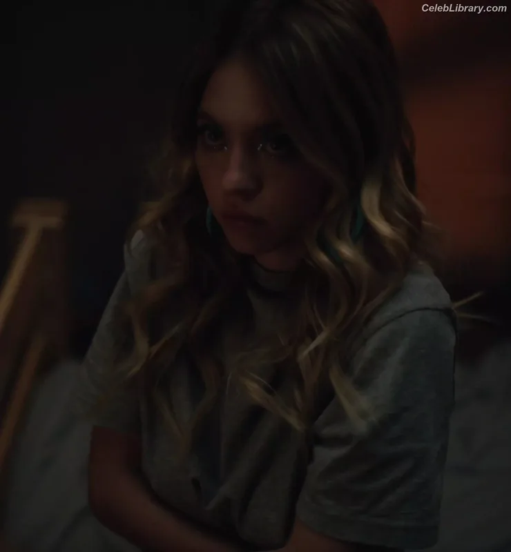 Sydney Sweeney photo 12 of 12007