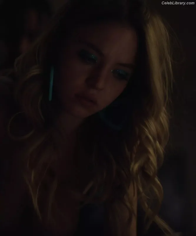 Sydney Sweeney photo 14 of 12007