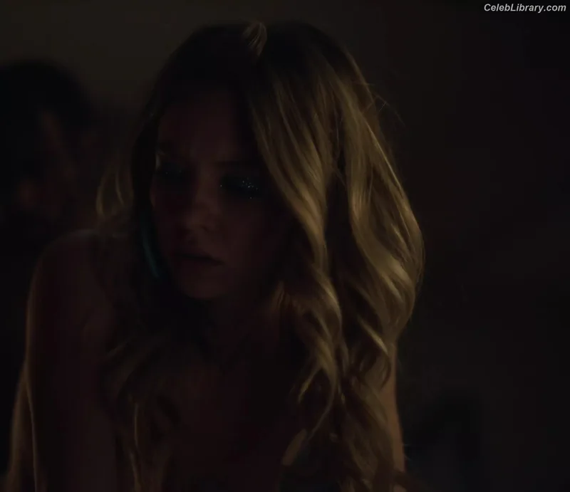 Sydney Sweeney photo 15 of 12007