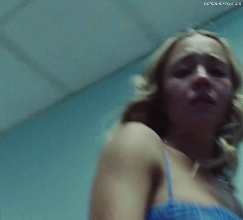 Sydney Sweeney photo 5 of 12007