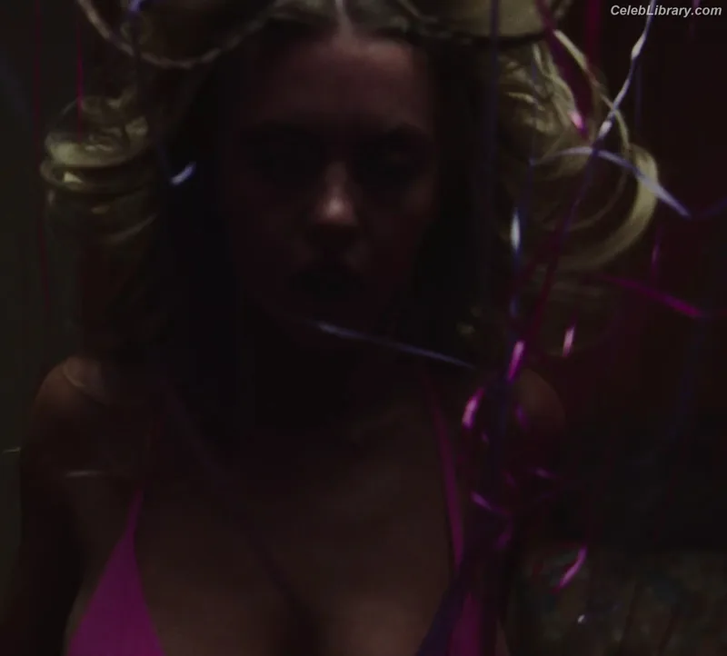 Sydney Sweeney photo 24 of 12007