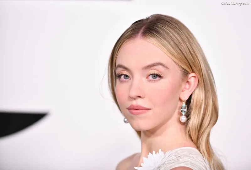 Sydney Sweeney photo 9 of 12007