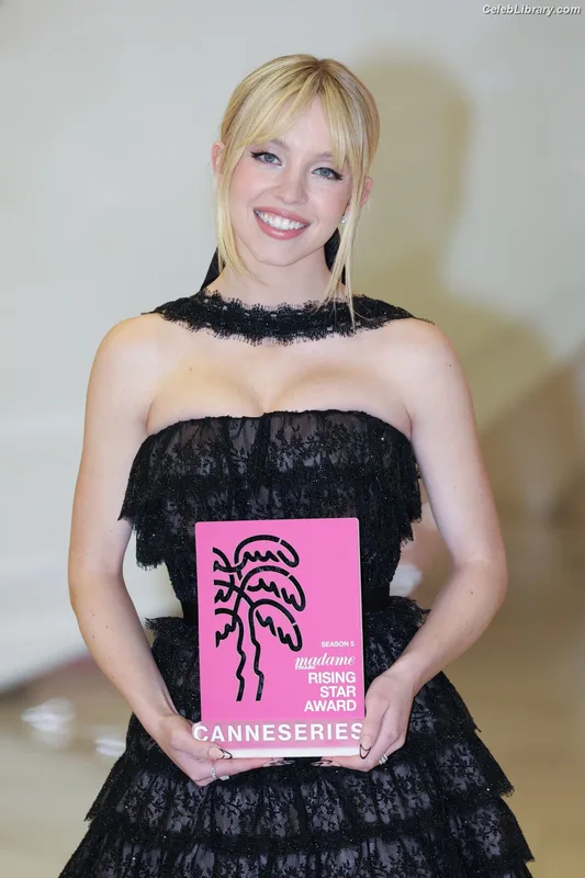 Sydney Sweeney photo 23 of 12007