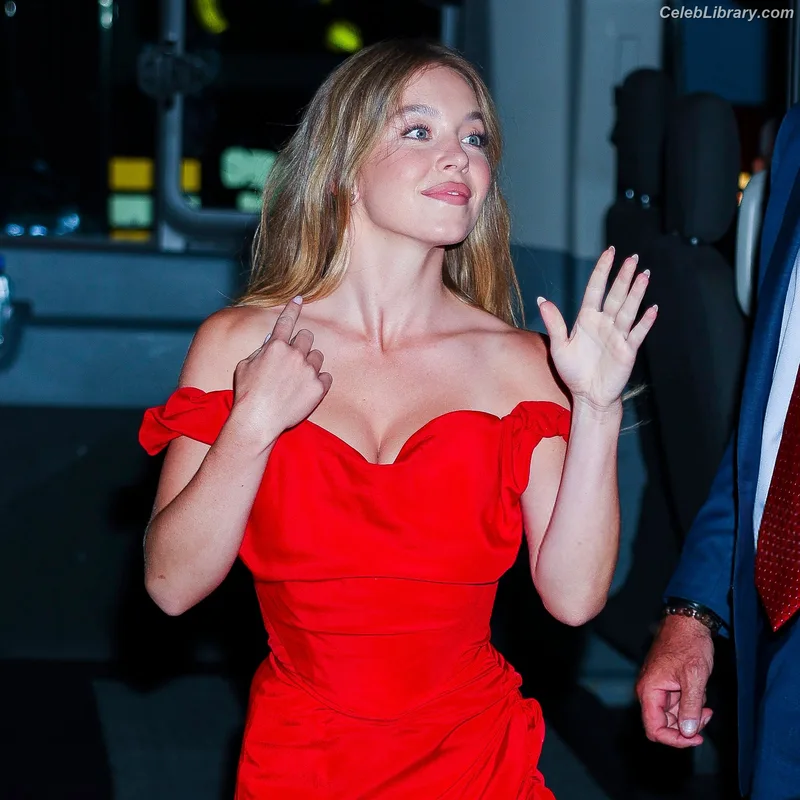 Sydney Sweeney photo 22 of 12007