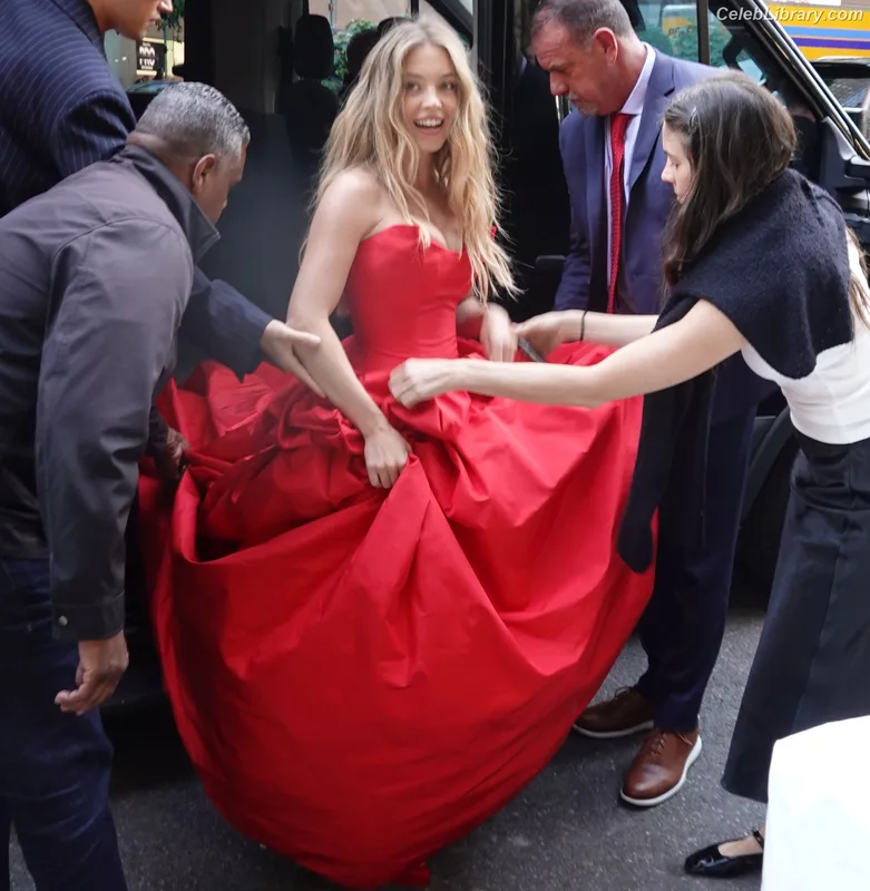 Sydney Sweeney photo 1 of 12007