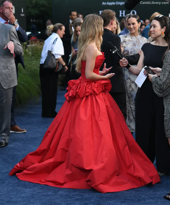 Sydney Sweeney photo 3 of 12007