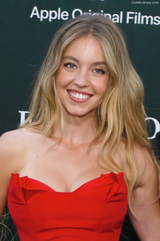 Sydney Sweeney photo 11 of 12007