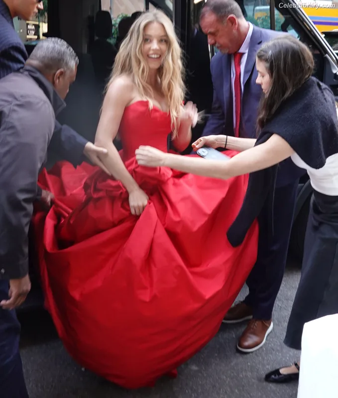 Sydney Sweeney photo 11 of 12007