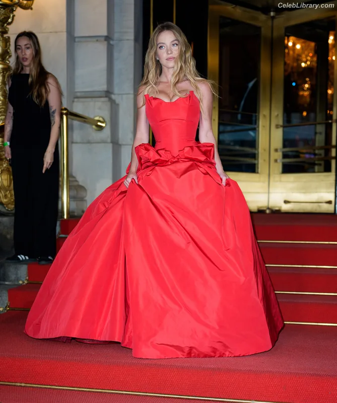 Sydney Sweeney photo 12 of 12007