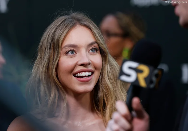 Sydney Sweeney photo 2 of 12007