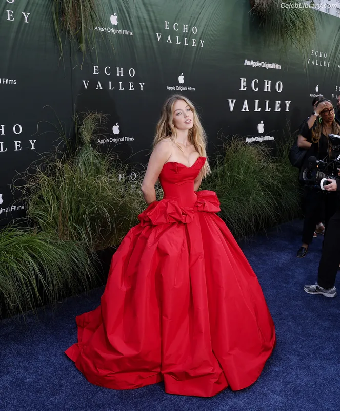 Sydney Sweeney photo 21 of 12007