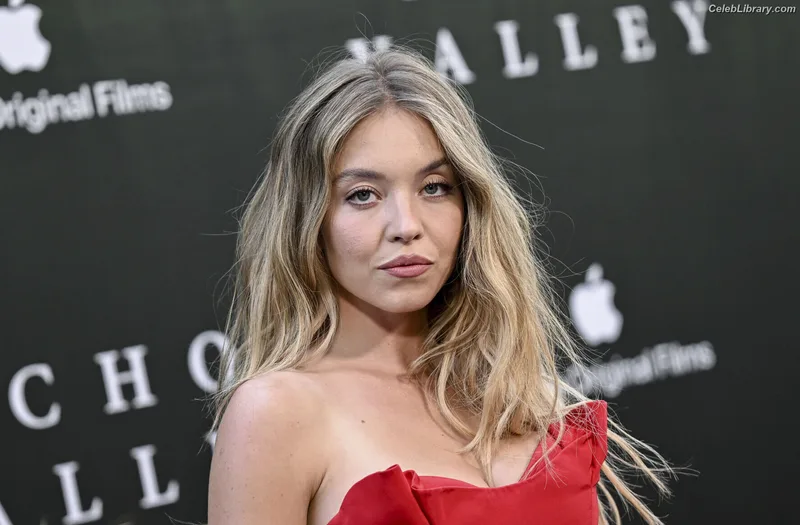 Sydney Sweeney photo 8 of 12007