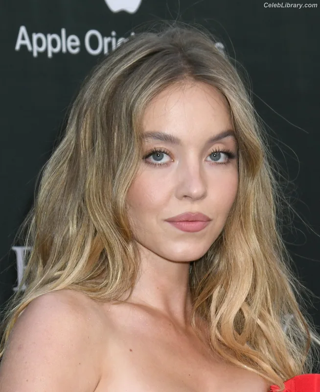 Sydney Sweeney photo 22 of 12007