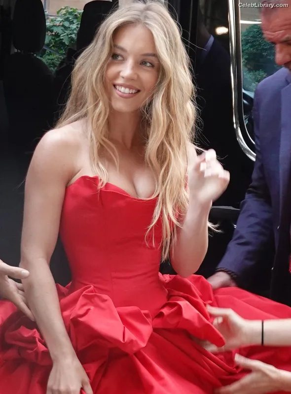 Sydney Sweeney photo 23 of 12007