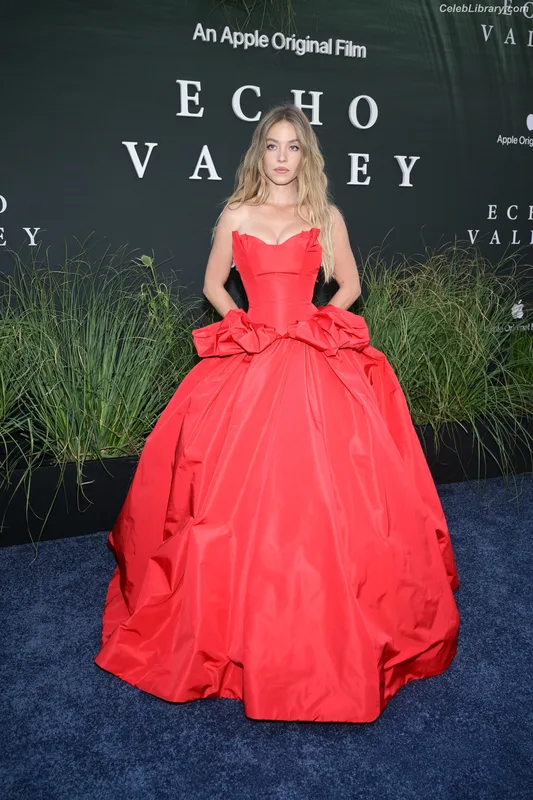 Sydney Sweeney photo 10 of 12007