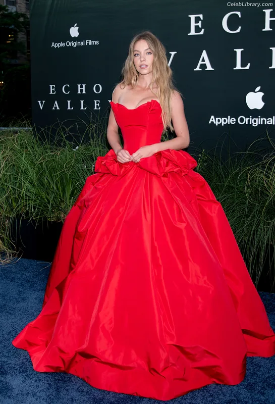 Sydney Sweeney photo 12 of 12007