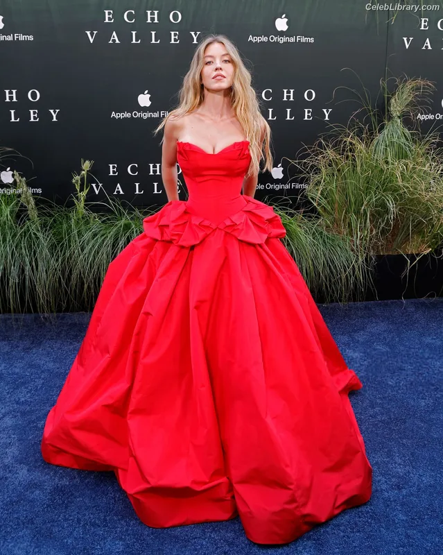 Sydney Sweeney photo 11 of 12007