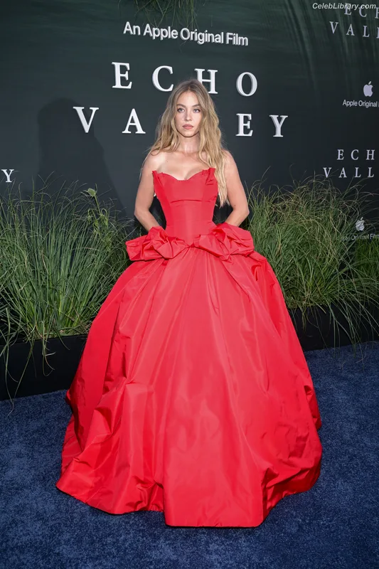 Sydney Sweeney photo 20 of 12007