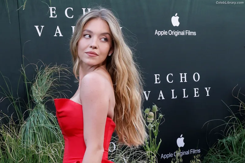 Sydney Sweeney photo 21 of 12007